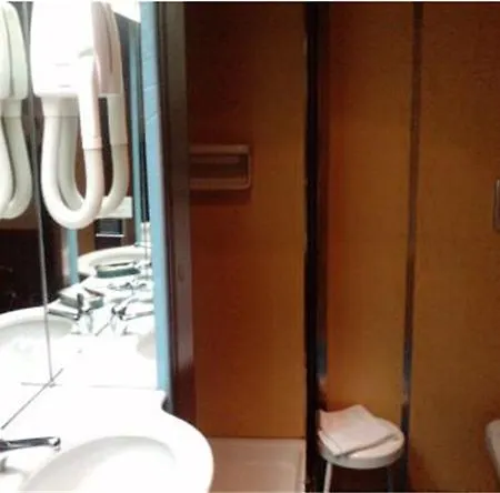 Meditur Hotel Cagliari Santa Maria 3* קליארי