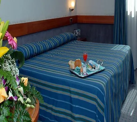 Meditur Hotel Cagliari Santa Maria Кальяри